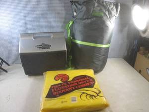 lot 49 image: (EW4) Coleman Sleeping Bag, Igloo P...