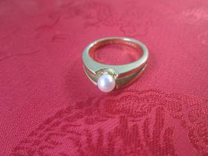 (CNTR) Avon 8K Gold Plated Ring wit...