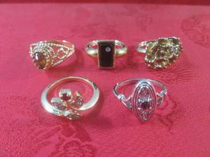 lot 63 image: (CNTR) 5 Avon Rings...