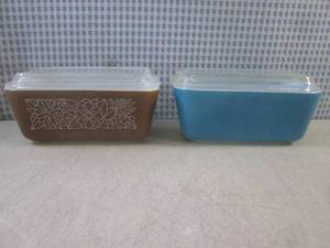 lot 67 image: (FS) 2 Vintage Pyrex Refrigerator D...