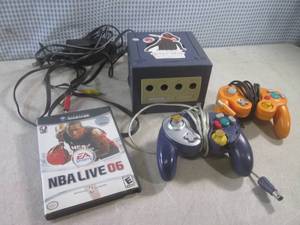 lot 102 image: (CS) Nintendo Game Cube with 2 Cont...