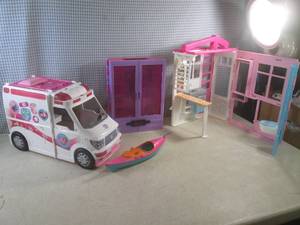 lot 103 image: (EW6) Barbie Accessories - Ambulanc...
