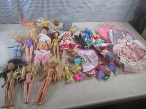 lot 105 image: (EW4) Assorted Dolls, Accessories a...