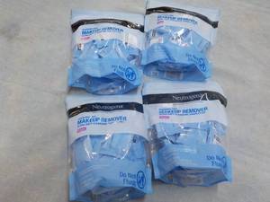 lot 32 image: 4 Neutrogena pkgs Make Up Remover T...