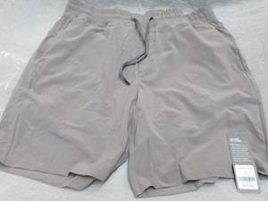 lot 37 image: Crz Yoga size XL Workout Shorts...