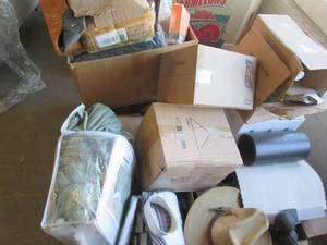 lot 204 image: Pallet of mainly new or damaged pac...