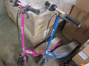 lot 228 image: 2 Razor scooters, no chargers...