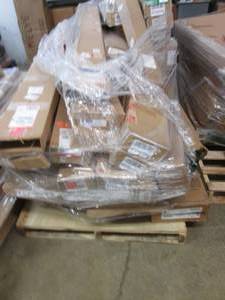 lot 239 image: Pallet of window blinds and shutter...