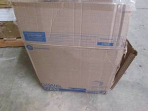 lot 249 image: Case of Dixie full fold napkins...