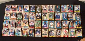 lot 295R image: B - Topps Baseball Cards Lot