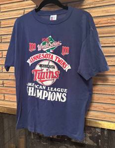 lot 346R image: B - Minnesota Twins 1987 World Series Champions T-Shirt - XL