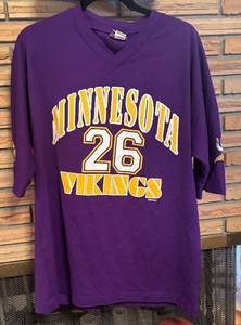 lot 362R image: B - Minnesota Vikings Football Jersey - R. Smith #26 Size Large