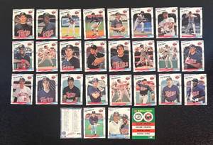 lot 451R image: B - Fleer 1988 Minnesota Twins Team Set Baseball Cards