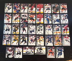 lot 464R image: LC - Hockey Trading Cards Lot - Assorted Players and Teams