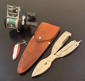 lot 592R image: BR1 - Gamefisher BC42 Hi-Speed Fishing Reel With Lure and Multi Tool with Sheath