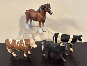 lot 596R image: BR1 - Farm Animal Figurines - Horse, Cows & Bull