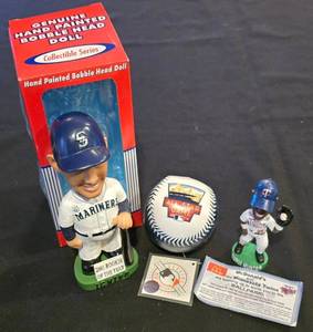 lot 319K image: BR1 - Ichiro Suzuki Mariners Bobblehead 7in & Torii Hunter Twins Bobblehead 4.25in with All-Star Baseball