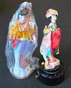 lot 609K image: BR1 - Geisha Porcelain Figurines Pair - 11.5in Musical Figure & 12.25in Doll in Original Packaging