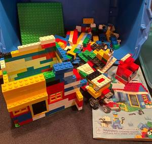 lot 49C image: B - LEGO Set 6166 Blue Storage Tub with 400 Pieces and Built Structures