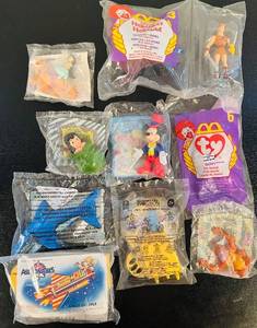 lot 188C image: B - Collection of 12 Sealed Fast Food Kids Meal Toys Burger King McDonalds 1990s