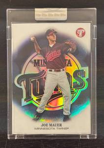 B - Joe Mauer Minnesota Twins Refractor Sports Card Topps SN 207/1999 Pristine #151