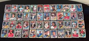 lot 202R image: B - Lot of Vintage Topps Baseball Cards Assorted Teams and Players