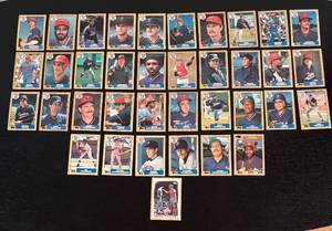 lot 205R image: B - Minnesota Twins Baseball Card Collection