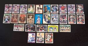 lot 206R image: B - Assorted Baseball Sports Card Collection with Stars of MLB and Rookie Cards