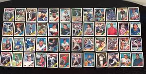 lot 209R image: B - Collection of Vintage Topps Baseball Cards Assorted Teams