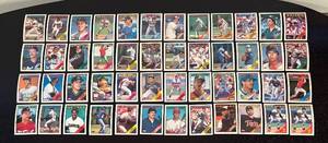 lot 231R image: B - Lot of Vintage 1988 Topps Baseball Cards Sports Collectibles