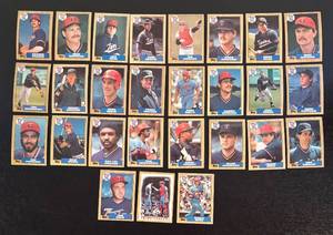 lot 237R image: B - Lot of Topps Minnesota Twins Baseball Cards Assorted Players