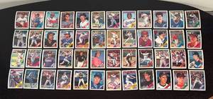 lot 260R image: B - Lot of Vintage Topps Baseball Sports Cards