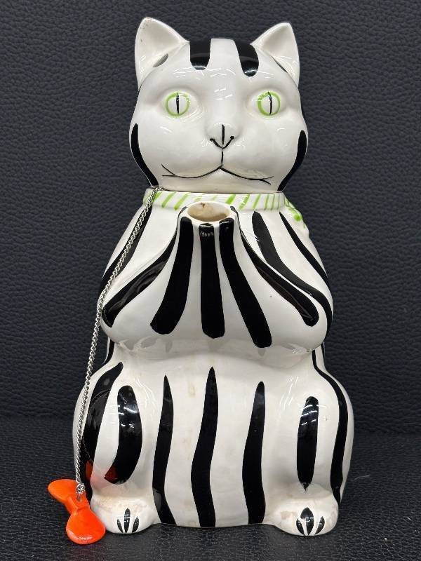Vintage Vanderbilt by Taste Setter Sigma Cat CoffeeTea Pot, 10 Inch Ceramic Black and White
