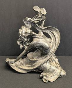 Vintage Resin Lady Sculpture - Small Chip
