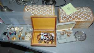 lot 25 image: Assorted Boxes and Jewelry