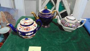 lot 39 image: 3- Vintage Teapots, Hull and Sadler