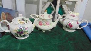 lot 40 image: 3- Floral Teapots