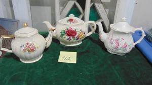 lot 42 image: 3- Floral Teapots