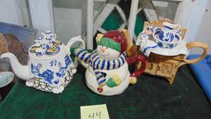 lot 44 image: 3- Teapots