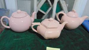lot 45 image: 3-Vintage Pink Teapots, Hull
