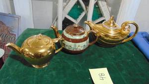 lot 48 image: 3- Vintage Teapots
