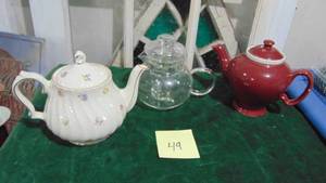 lot 49 image: 3-Teapots