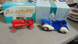 lot 67 image: Hallmark 1938 Graham Roadster and 1940 Gendron Roadster Cars