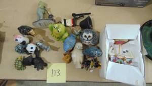 lot 113 image: Assorted Animal Collection