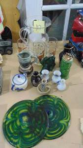 lot 117 image: Assorted Glass and Decor Pieces