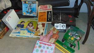 lot 126 image: Assorted Childrens Toys