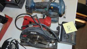 lot 147 image: 2-Skillsaws, 1 Rechargeable