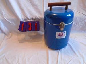 lot 131 image: Pabst NA small cooler. Looks unused. As shown.
