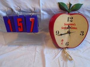 lot 157 image: Seagrams seven cider clock. Works. As shown.