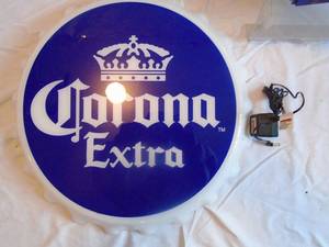 lot 172 image: Very clean Corona bottle cap lighted sign with cord. Approx 20�. Works. As shown.